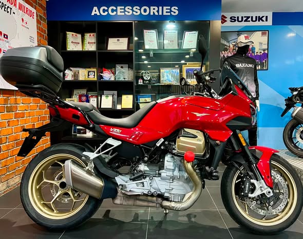 Moto Guzzi V100 Mandello (2)